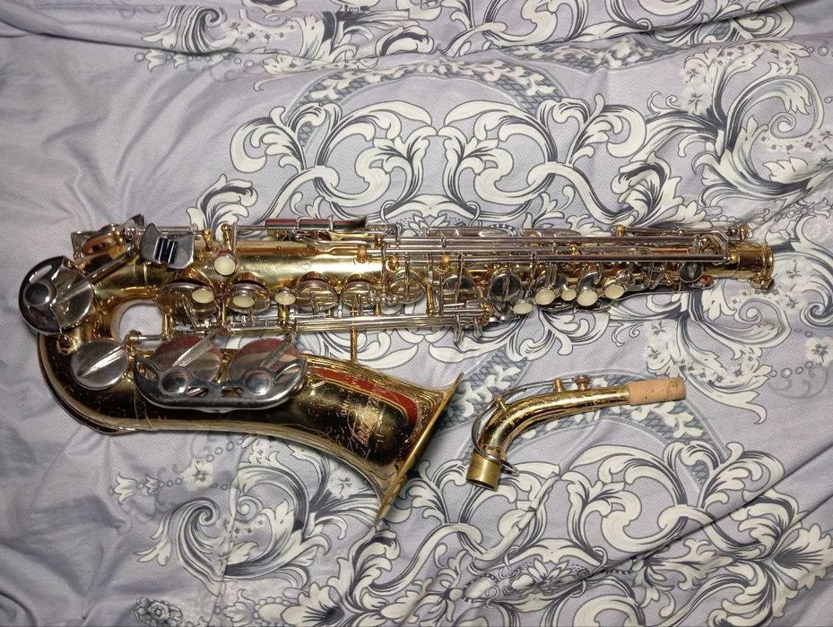 Саксофон Armstrong перекритий