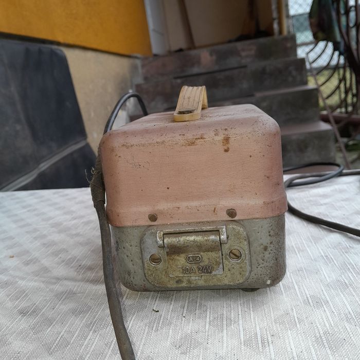Transformator z okresu PRL230V/24V.Rocznik1971 z Przemyśla.Sprawny100%