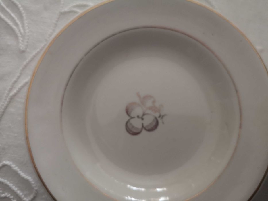 taça e pires muito antigos