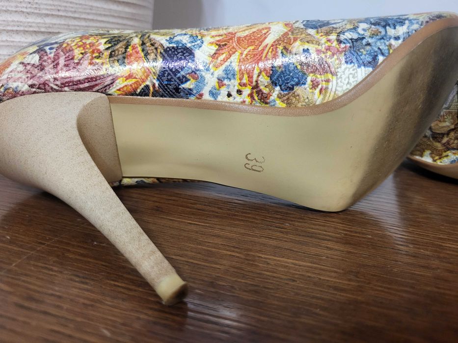 Szpilki kwiaty - długość wkładki wew 24,5 cm (38) - bdb