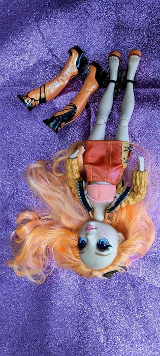 Lalka Rainbow High Poppy Rowan z serii 1,