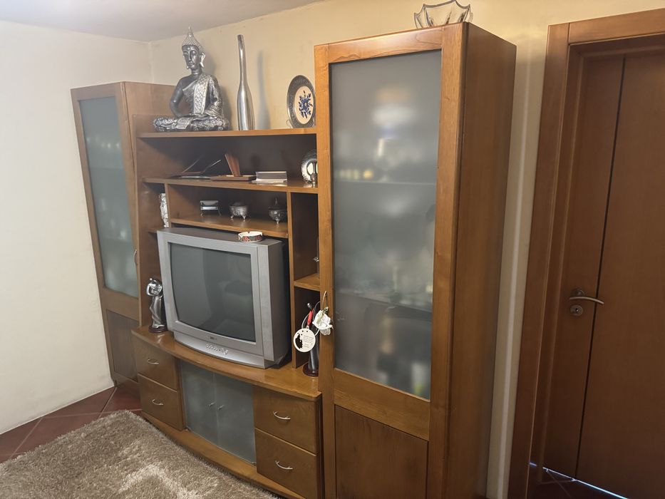 Movel de sala em castanho