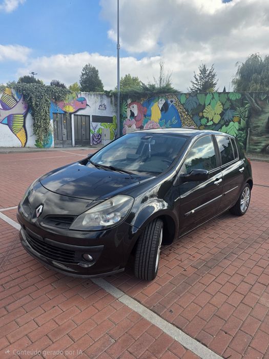 Renault Clio 1.5 dCi Luxury – Teto Solar, Pele, Multimédia GPS e Bimassa Novo!