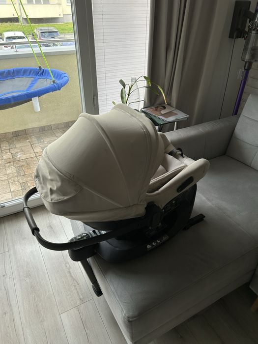Nosidelko z bazą NUNA PIPA NEXT
