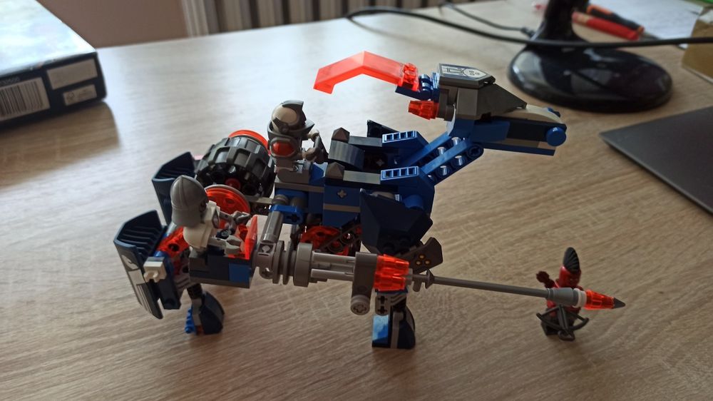 Klocki LEGO Nexo Knights Pojazd Claya 70315