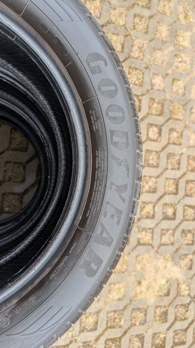 Opony Goodyear EfficientGrip SUV 215/60R17