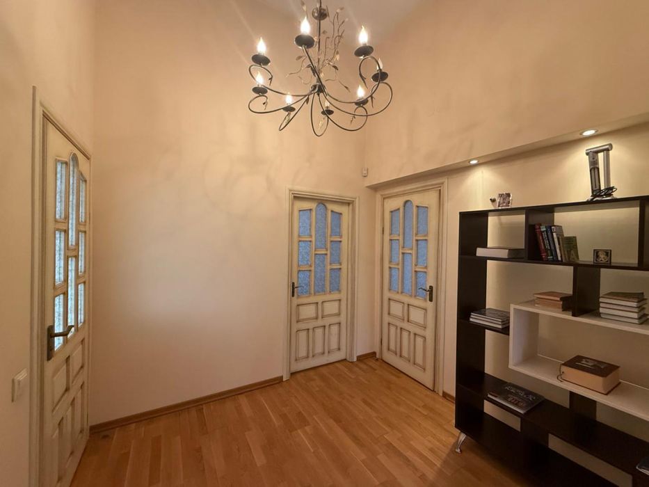 Продаж будинку Левандівка  поруч з озером та парком