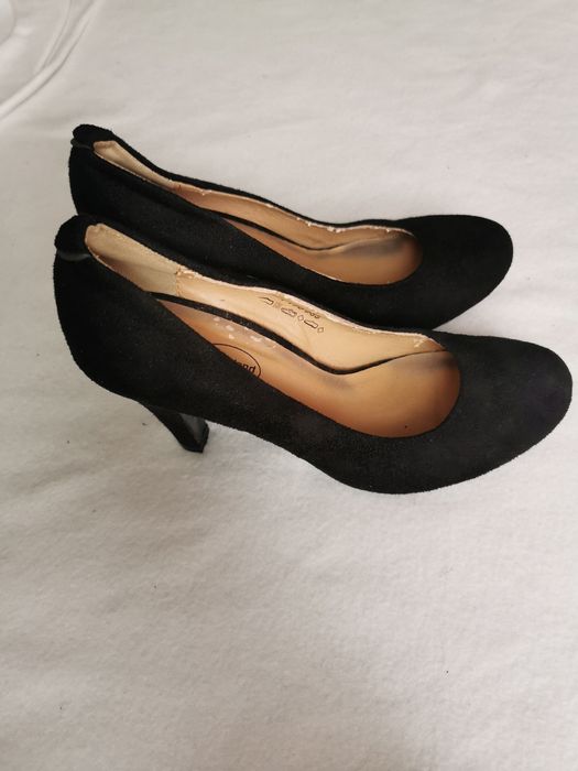 Zamszowe buty na obcasie Graceland