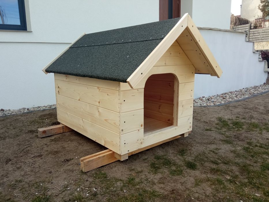 Duża nowa buda dla psa