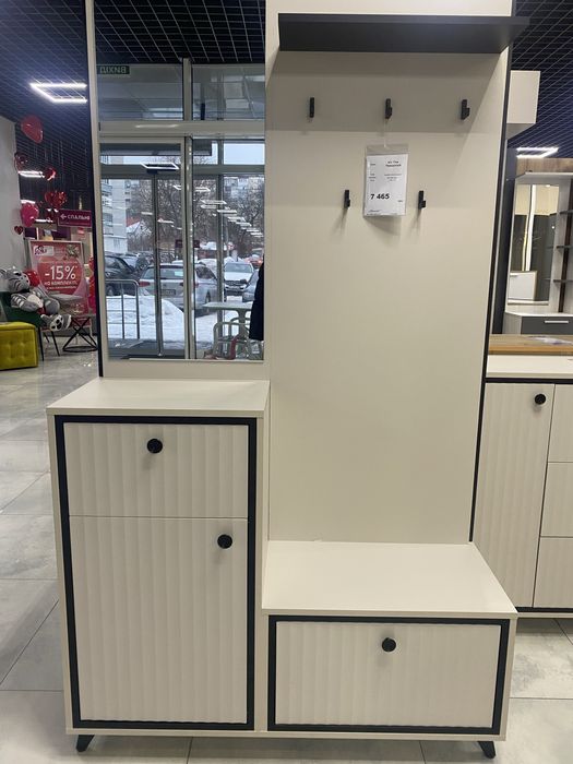 Прихожа з підсвіткою