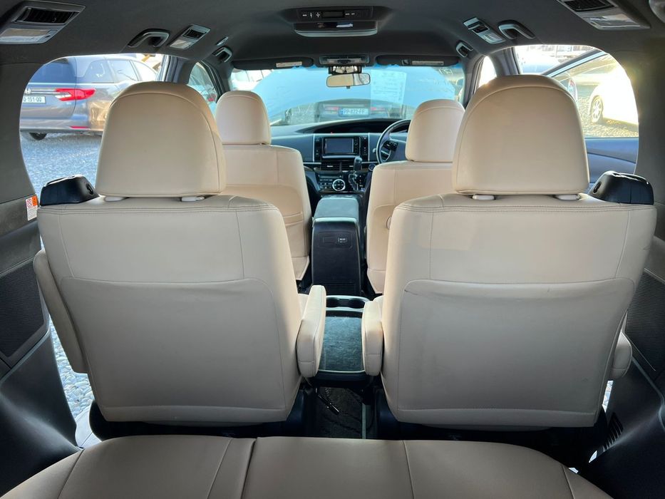 Toyota Estima Гібрид