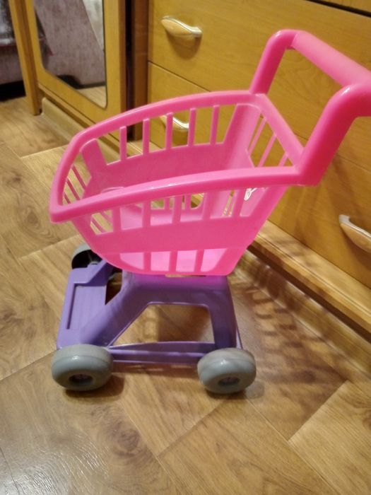 Дітячи іграшки для дівчинки