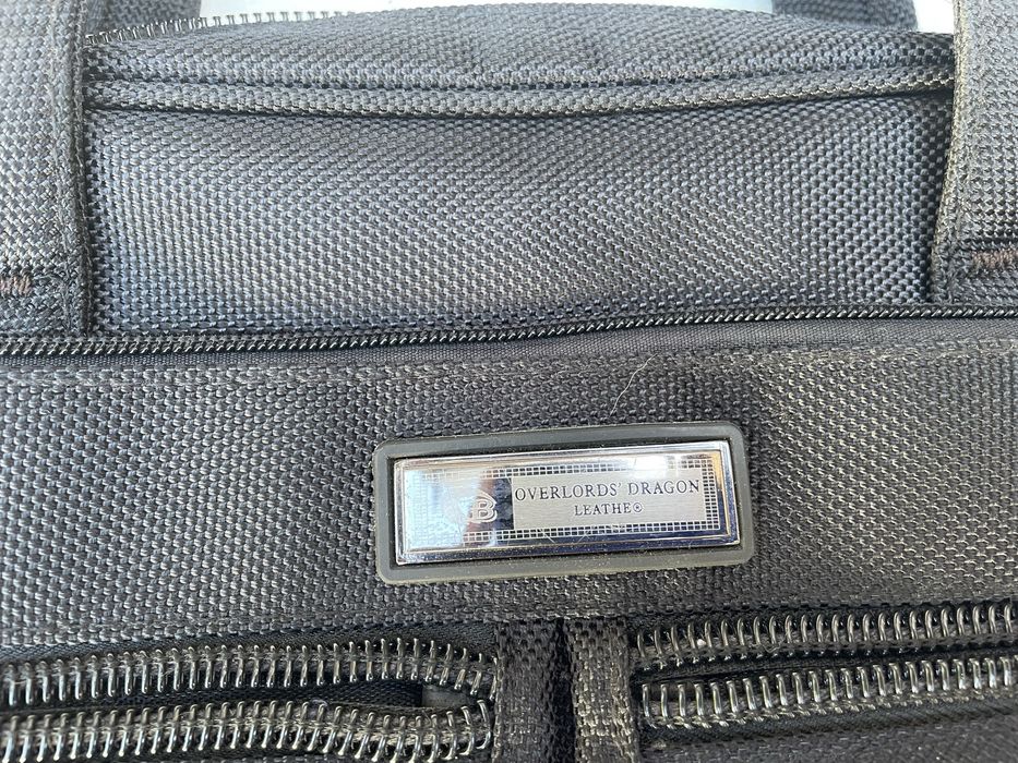 Vendo mala de tiracolo de portátil Over lords Dragon leathter
