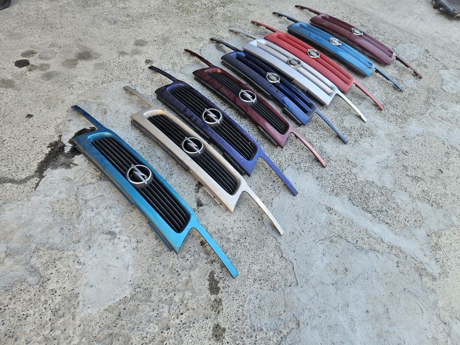 Решітка радіатора Опель Астра Ф Opel Astra F решетка радиатора Запчаст