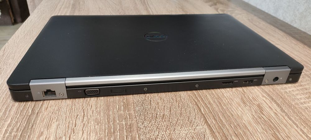 Ноутбук Dell Latitude E5570 15.6" FHD i5 2.4ghz 8GbDDR4 500Gb SSD
Core