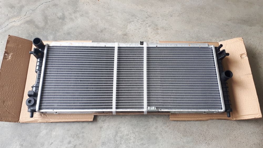 Radiadores novos de refrigeração do motor Opel Corsa-A 1.5 D e 1.5 TD