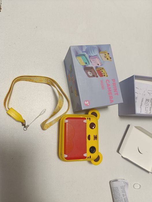 Фотоаппарат з моментальным  друком