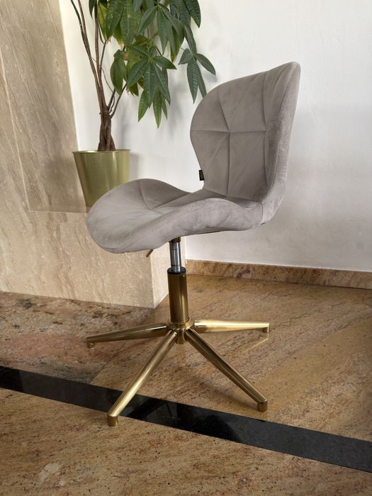 Sprzedam krzeslo kosmetyczne jak nowe