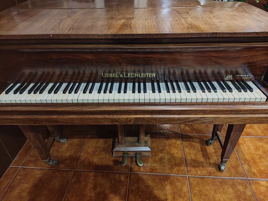 Vendo piano em muito bom estado