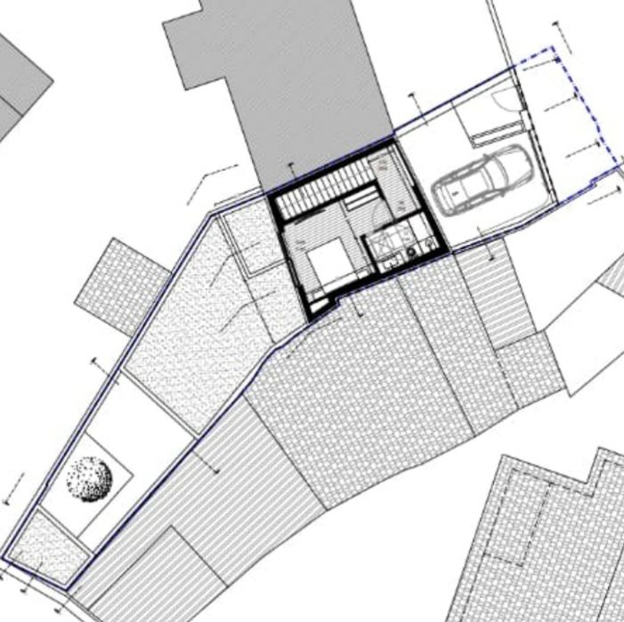 Ruína de casa térrea com projeto para moradia próximo ao GaiaShopping.