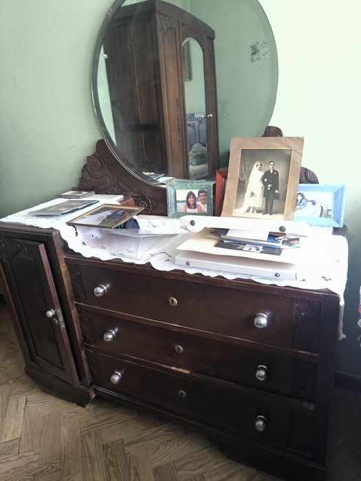 Móvel com espelho antigo - vintage