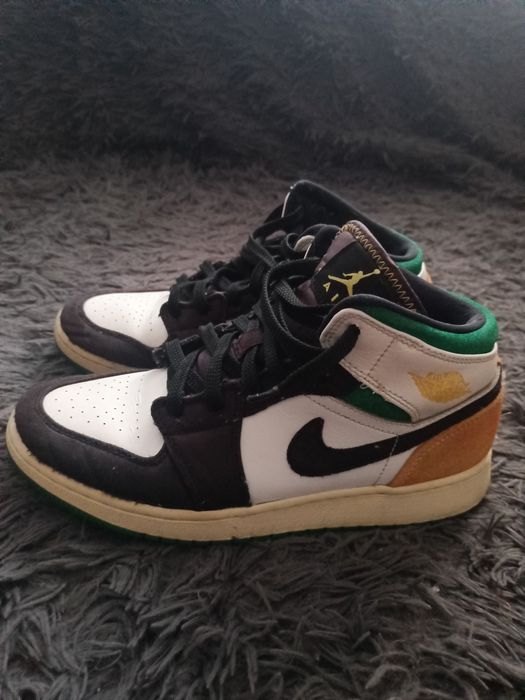 Air Jordan 1 Mid Oakland Laser Orange Lucky Green