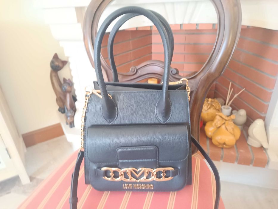 Mala preta com alça Love Moschino