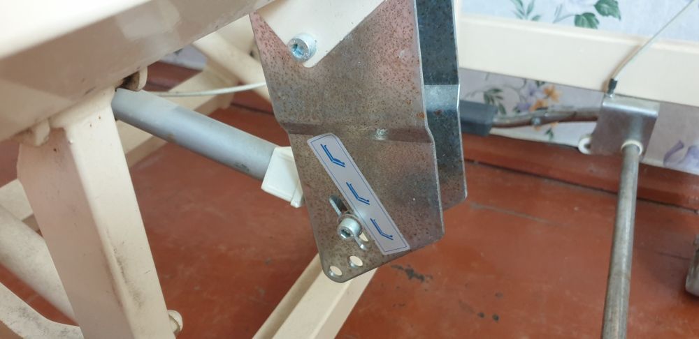 Медичне  ліжко для лежачих людей полегшує догляд