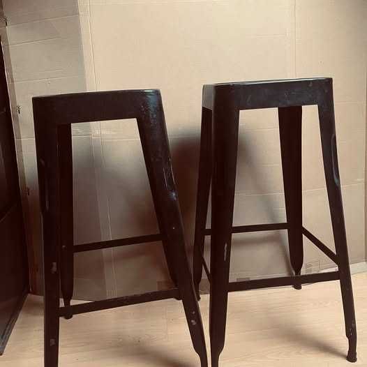 Banco alto 75 cm em aço preto