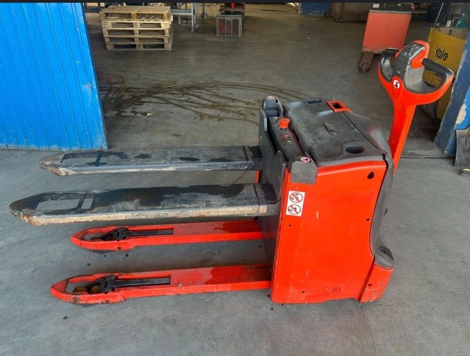 Stacker porta paletes eléctrico