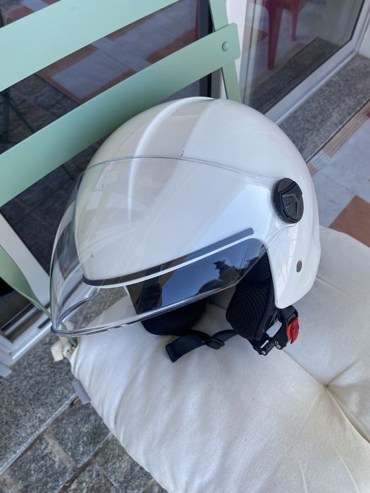 Capacete modelo aberto
