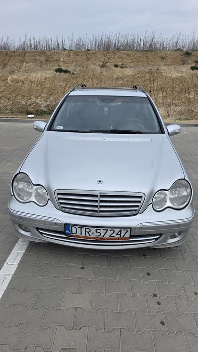 Syndyk sprzeda samochód osobowy Mercedes-Benz C220, rok. prod 2004