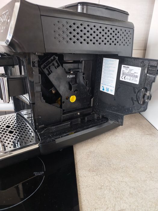 Używany ekspres ciśnieniowy Philips ep3221/40