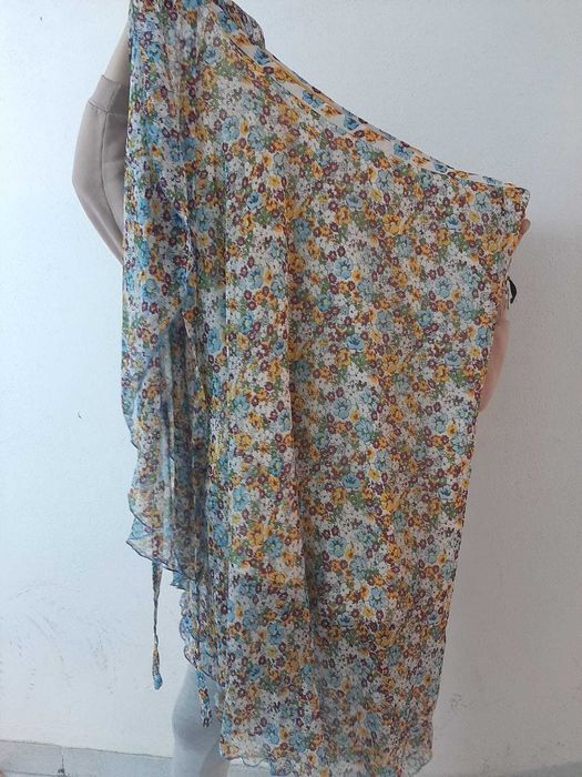 Saia nova com etiqueta nunca vestida