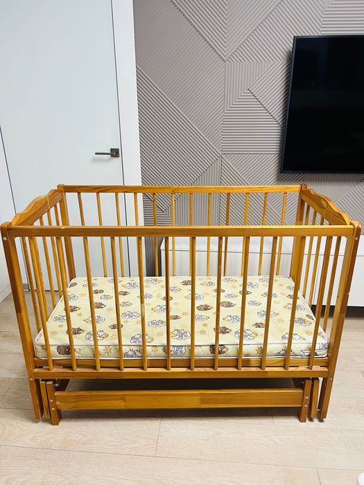 Дитяче ліжко з матрацом