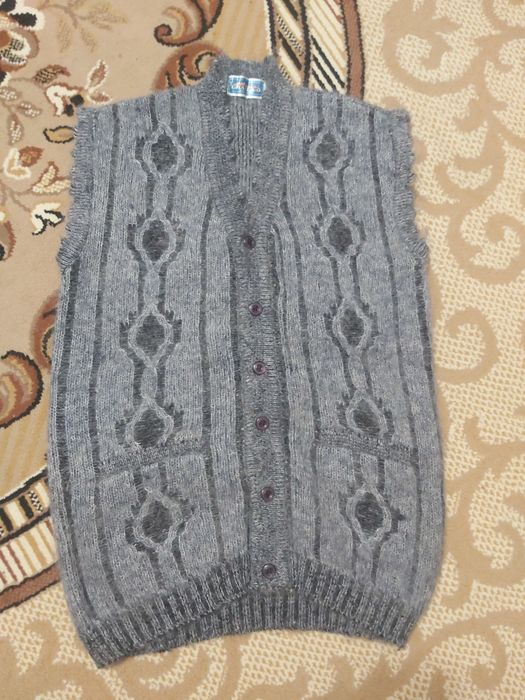 Кофта без рукавов. Новая