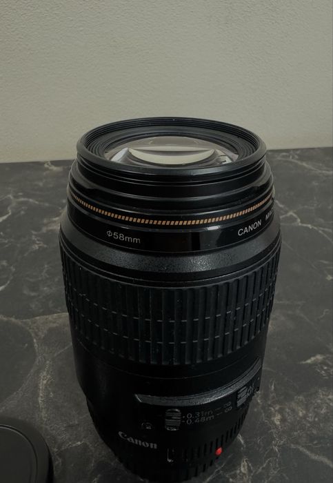 Canon EF 100mm f/2.8 Macro USM
