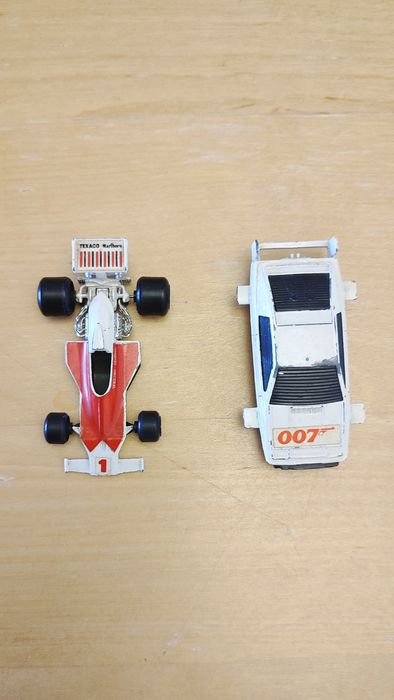 2 carros Corgi e Polistil anos 70
