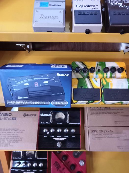 Pedais e pedaleiras [ Guitarra, Baixo & Piano-Teclado ]