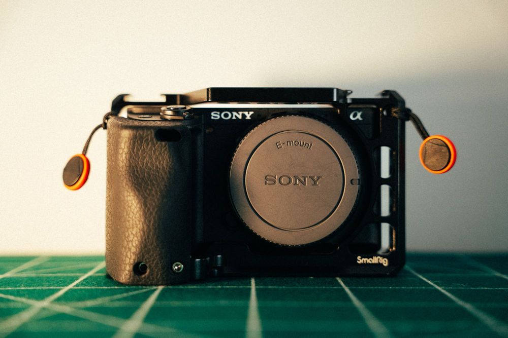 Sony A6400 + Cage smallrig+ 3 Baterias Extra