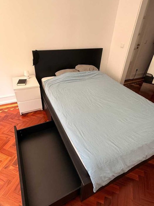 Cama IKEA com colchão + almofada + edredão – como novo (08/2025)