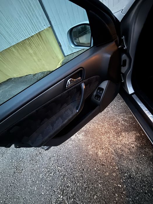 Mercedes C220 - Gasóleo - ACEITO TROCAS / RETOMAS