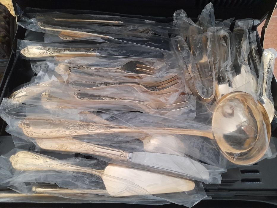 Faqueiro de 116 peças muito bonitas NOVO