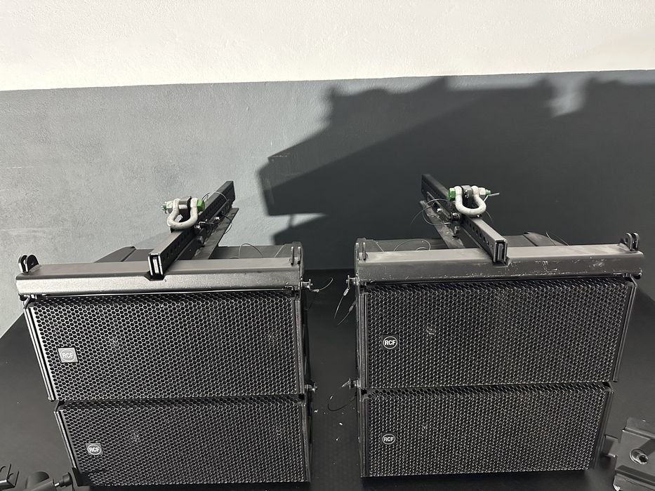 Colunas Line Array RCF HDL-6-A com Flybar