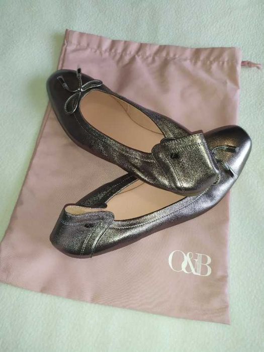 Sabrinas  / Bailarinas novas em couro. Marca O&B - Tamanho 38