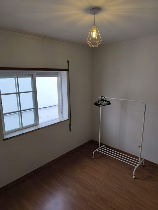 Quarto anual com despesas incluídas
