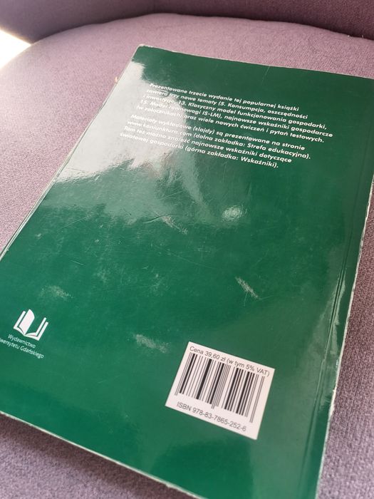 Książka makroekonomia przewodnik