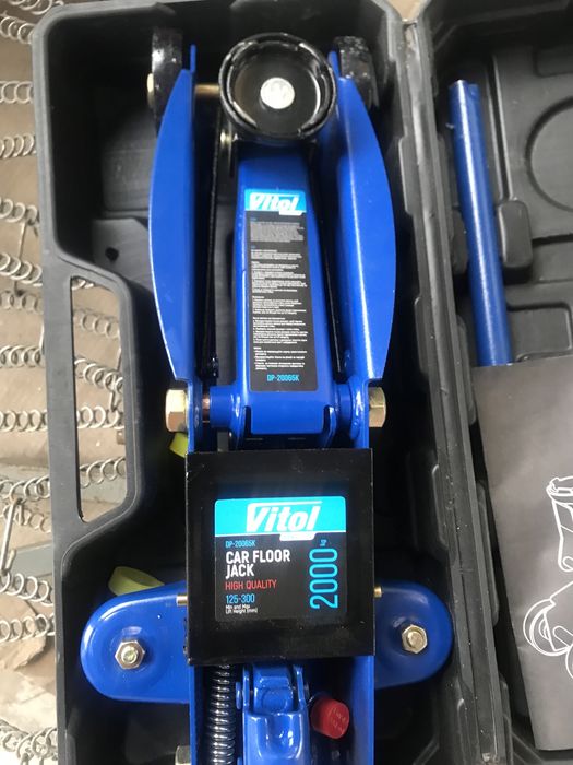 Домкрат Vitol новий