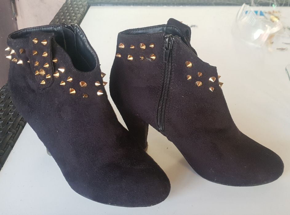 Botins pretos tamanho 37