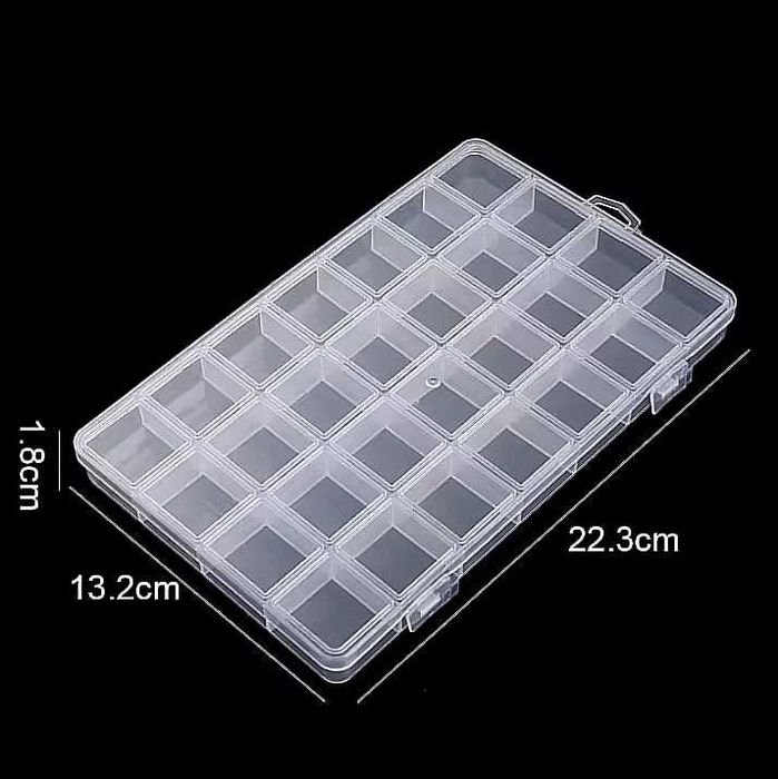 Прозрачный пластиковый органайзер на 28 отделений.